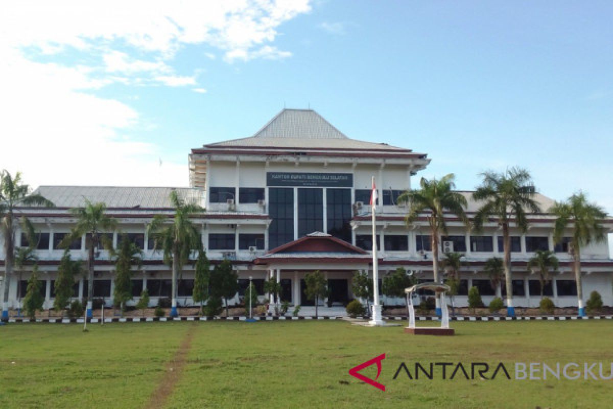 Pemkab Bengkulu Selatan terapkan lima hari kerja