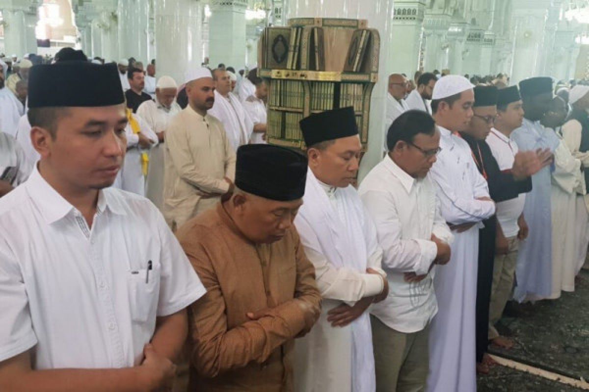 Zulkifli Hasan salat gaib dari Tanah Suci untuk korban serangan teroris