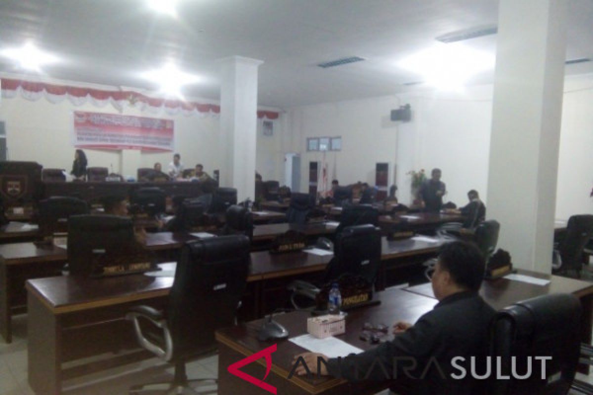 Penyampaian hak angket DPRD Minahasa Tenggara tertunda