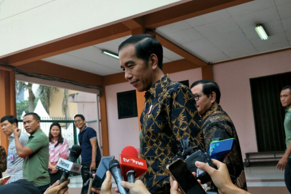 Jokowi minta politisi kembangkan isu yang mencerdaskan masyarakat