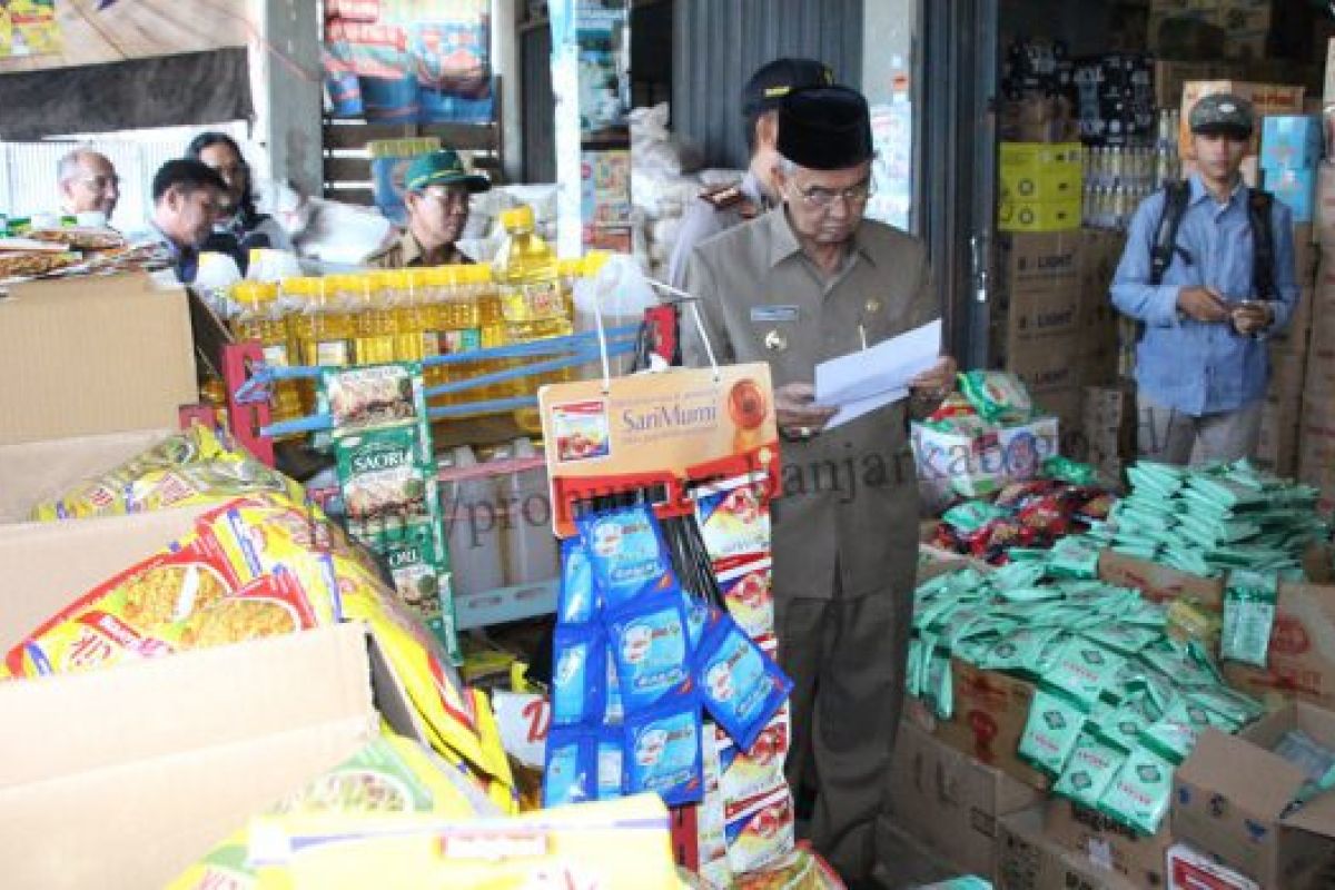 Bupati Tinjau Stok Dan Harga Sembako