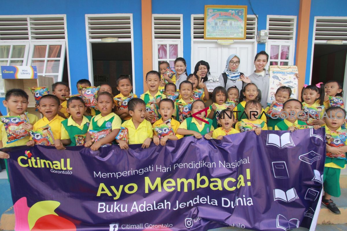 Citimall Gorontalo Donasikan Buku  Peringati Hardiknas