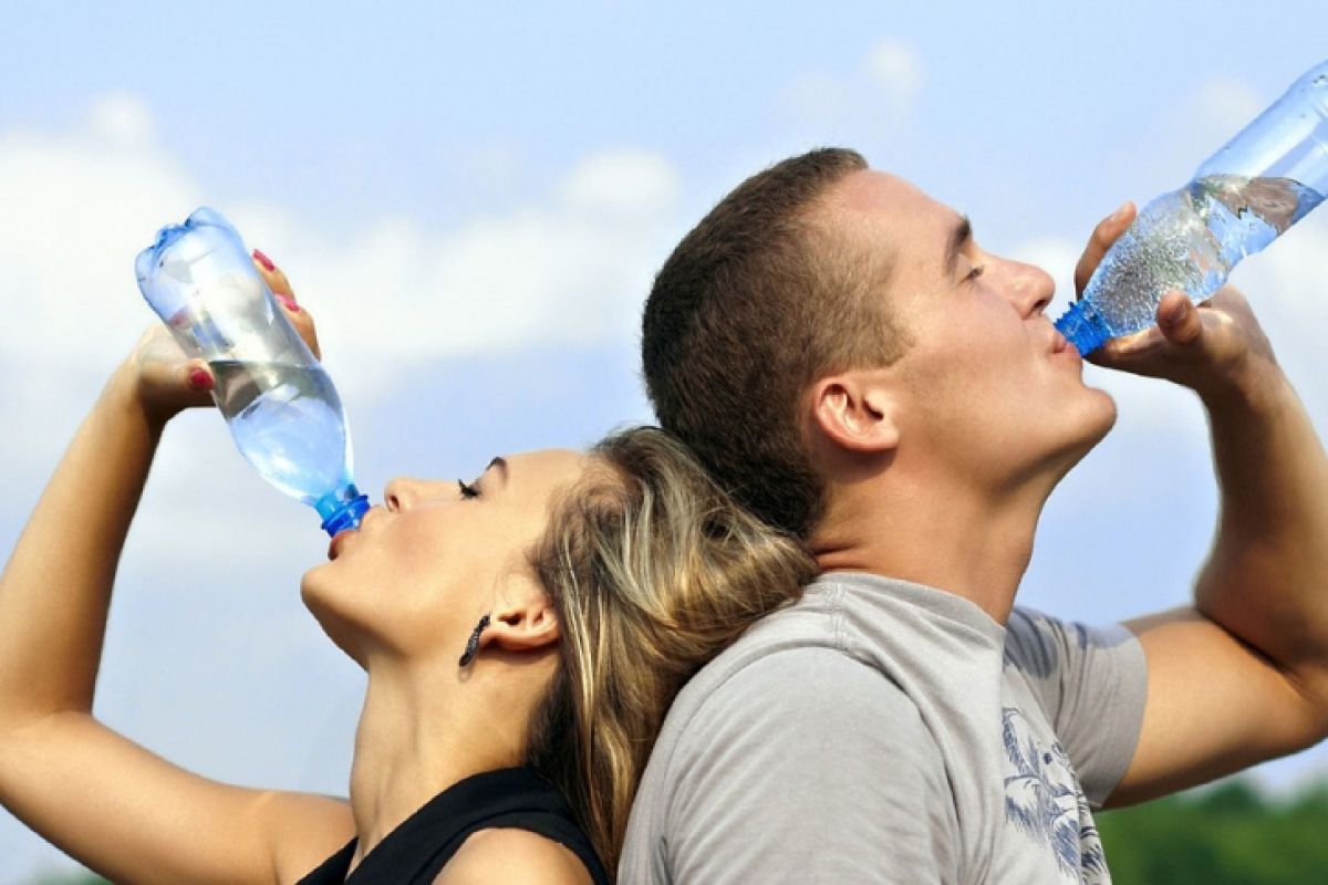 Ingat rumus 2-4-2 untuk hindari dehidrasi saat puasa
