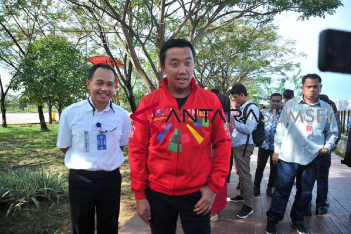 Menpora promo Asian Games lewat jaket buatan lokal