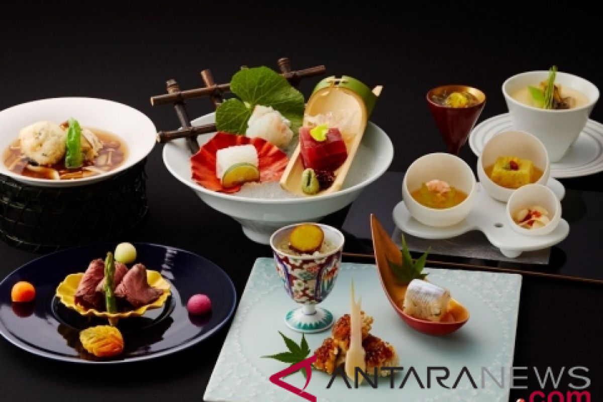 Keio Plaza Hotel Tokyo gelar "The 38th Arita and Imari Porcelain Exhibition"
