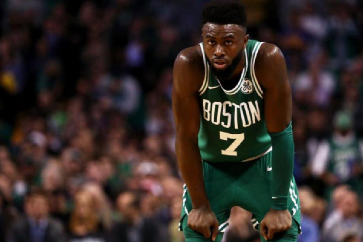 Jaylen Brown absen karena cedera lutut