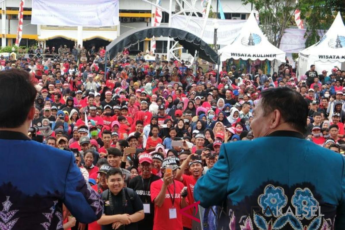 Jhon Tralala Bersama Ribuan Rakyak Tolak Tambang Pulau Laut