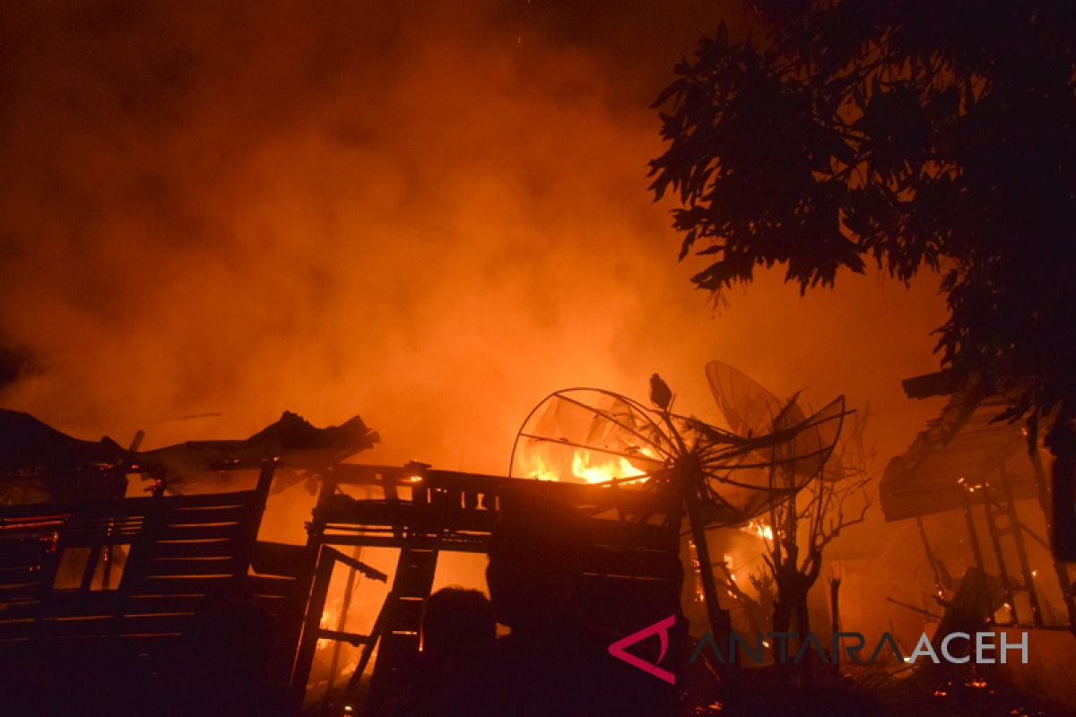 Bilik pesantren di Aceh Selatan terbakar