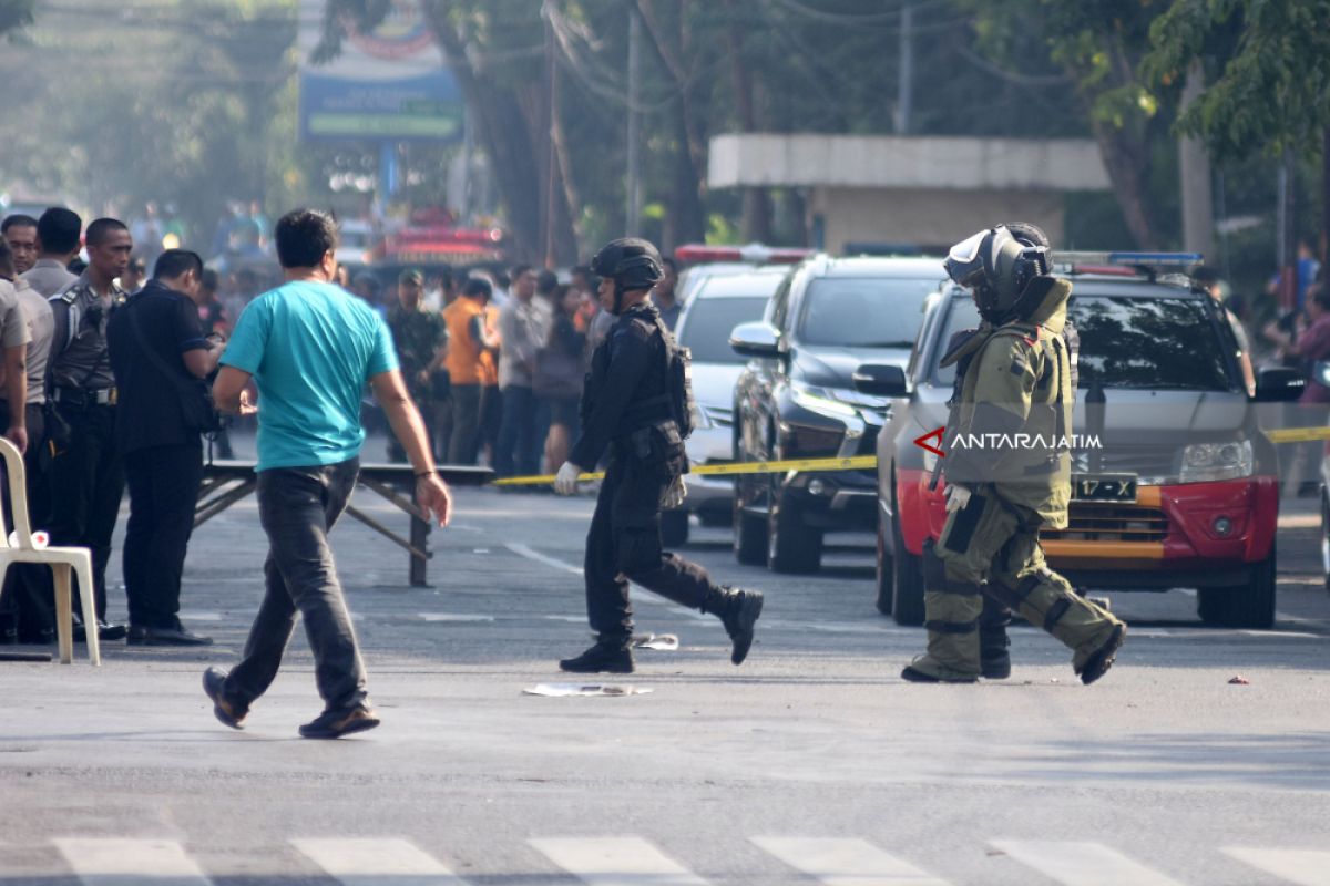 Polda Jatim: Korban Serangan Bom Sementara Delapan Orang