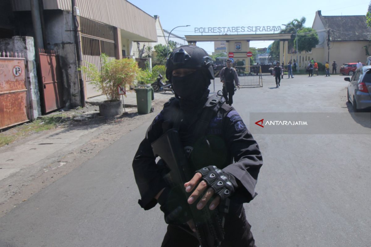 Polisi Ringkus Tujuh Terduga Teroris di Surabaya