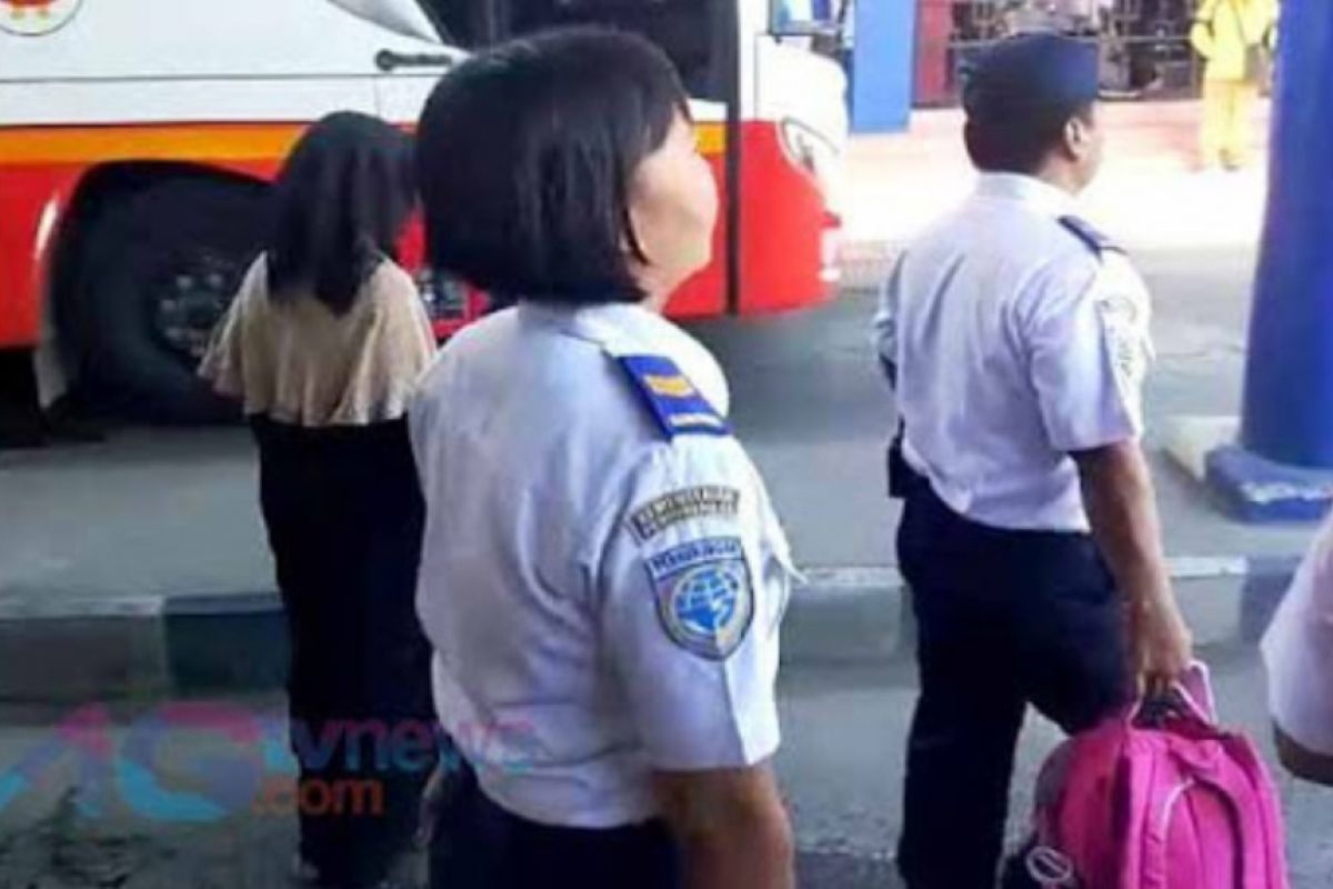 Gara-gara Pakai Cadar, Gadis Ini Diturunkan Dari Bus