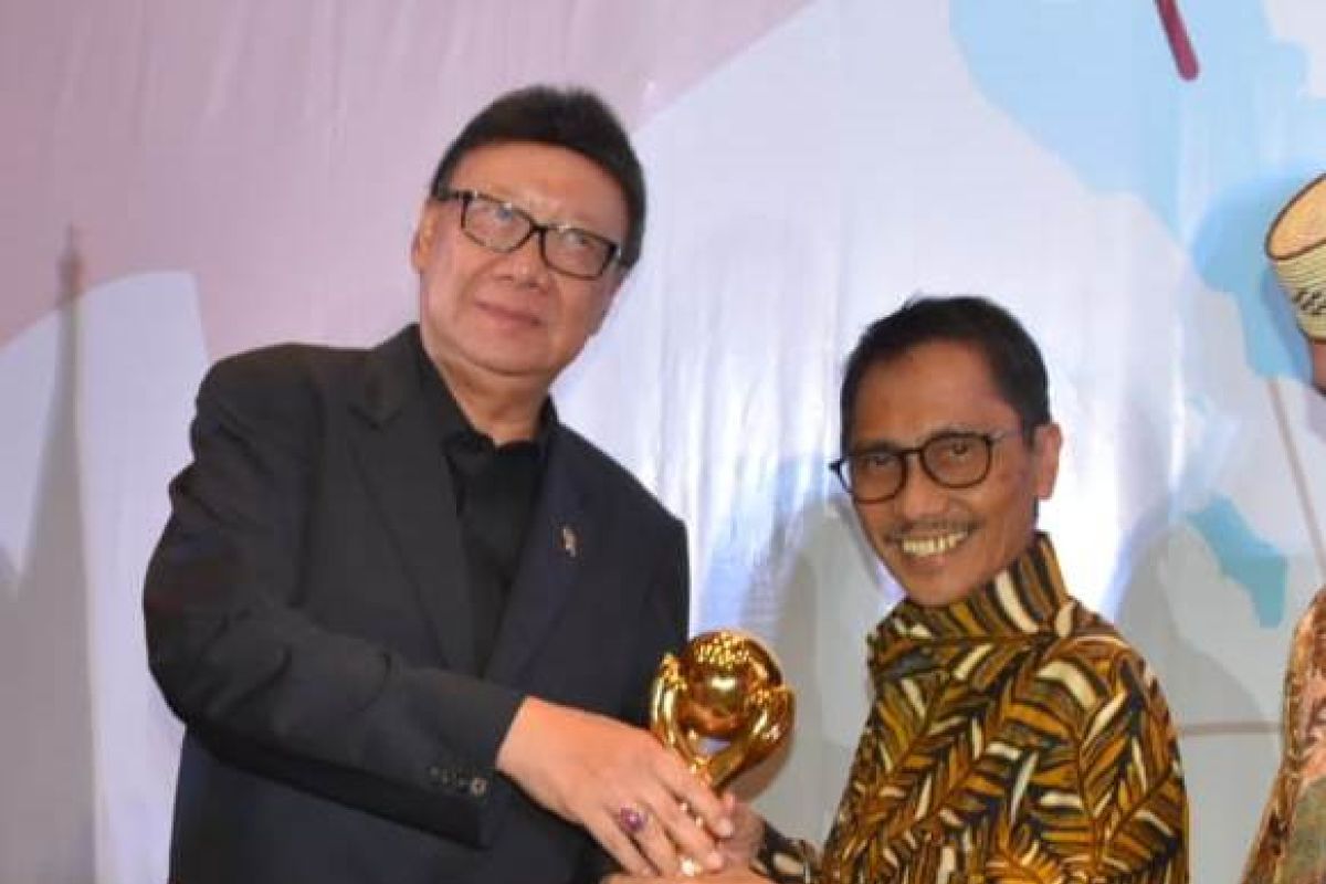 Pemerintah Kabupaten Gorontalo Raih JKN Award