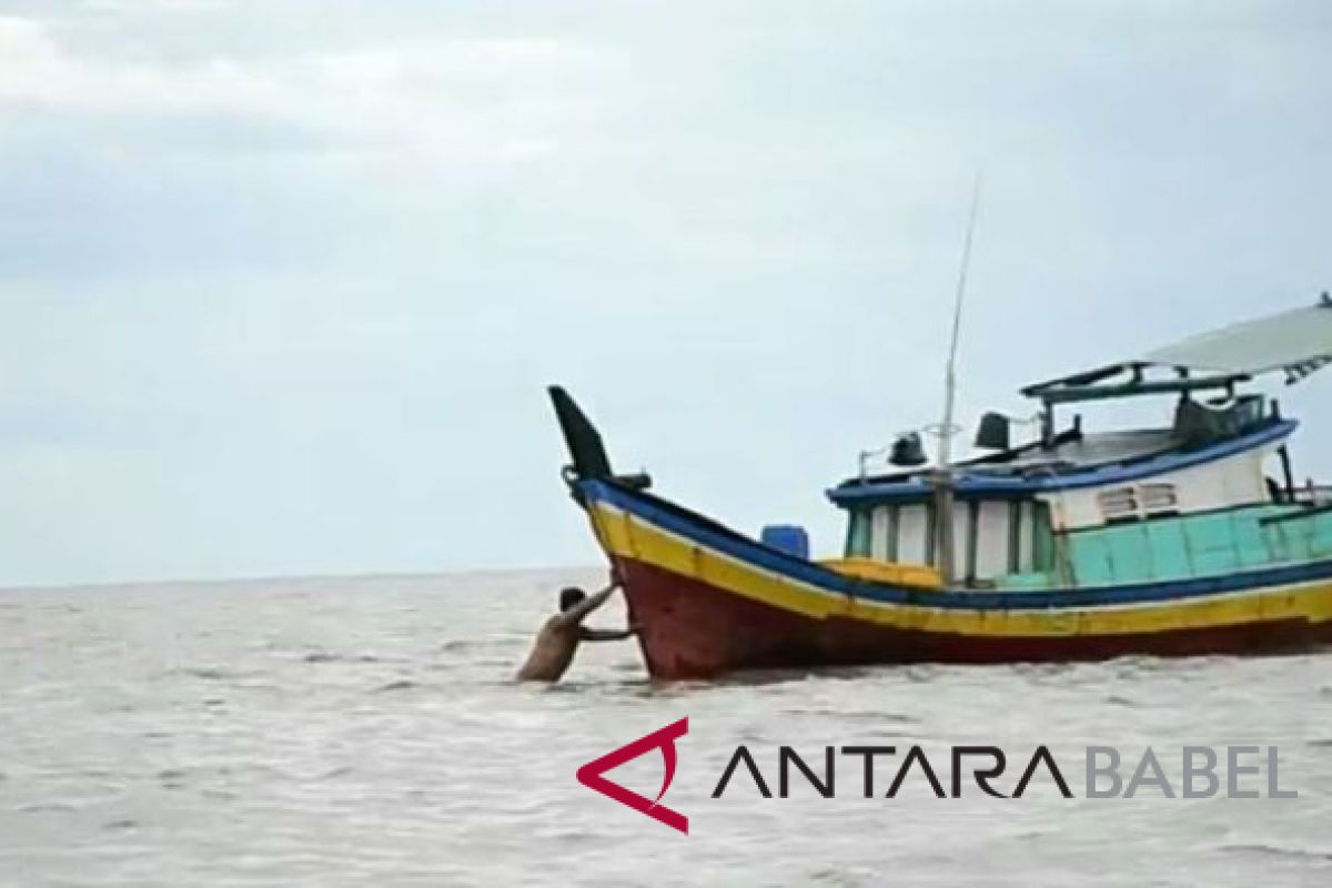 Nelayan Bangka Tengah keluhkan pendangkalan alur muara Sungai Kurau