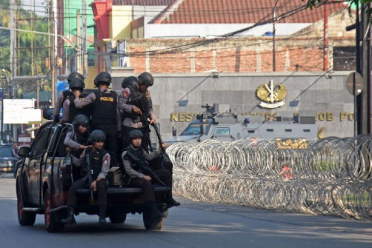Polri: lima polisi gugur, satu tahanan tewas