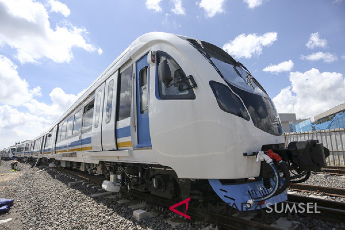 Uji coba kereta api ringan Palembang berjalan lancar