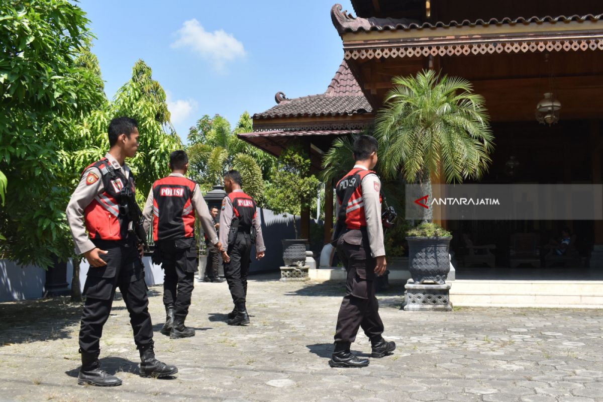 Polisi Amankan Gudang Diduga Tempat Pengoplosan Beras di Ngawi