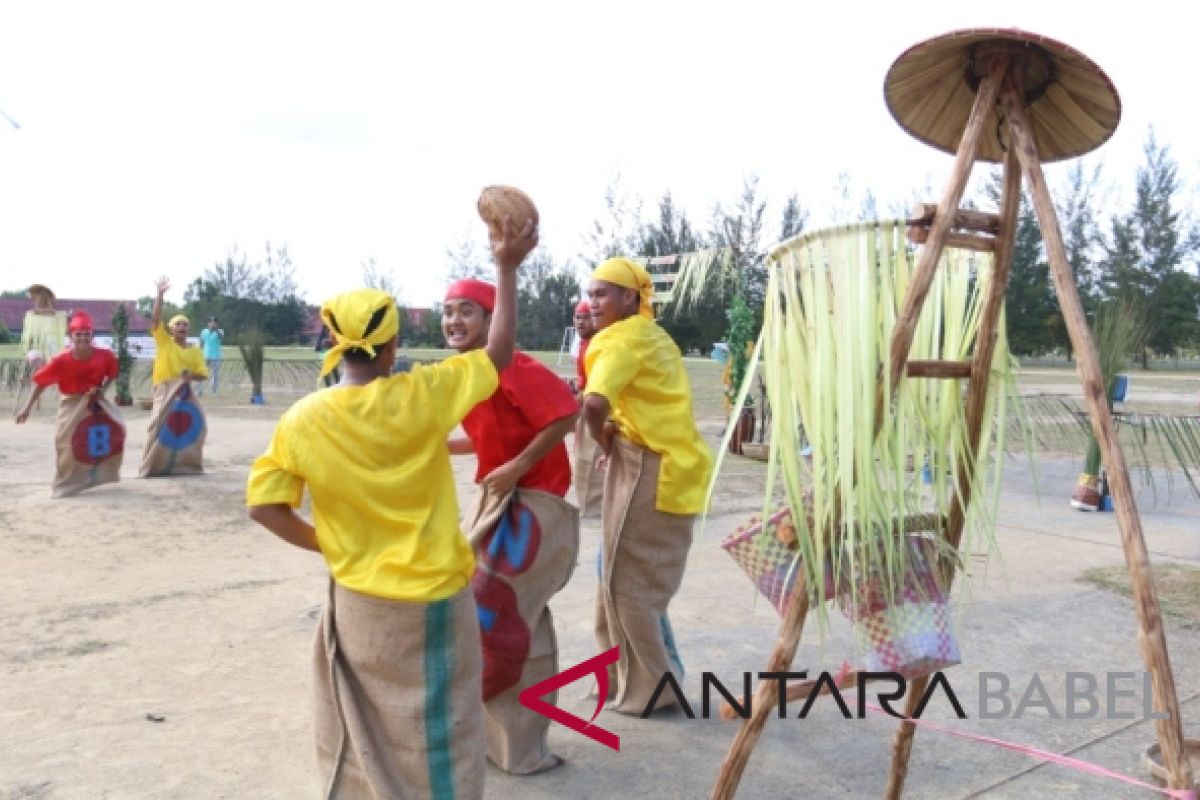 Ratusan peserta meriahkan festival olahraga tradisional di Muntok