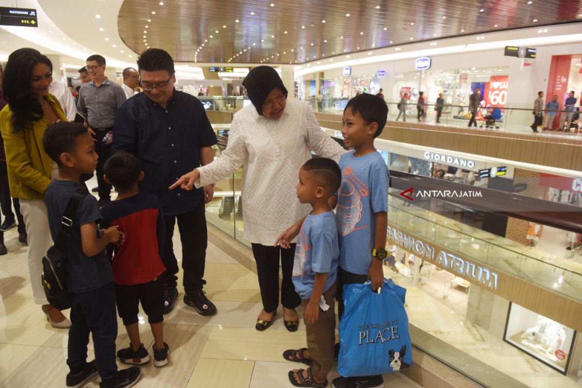 Datangi Pakuwon Mall, Risma Yakinkan Surabaya Kondusif (Video)