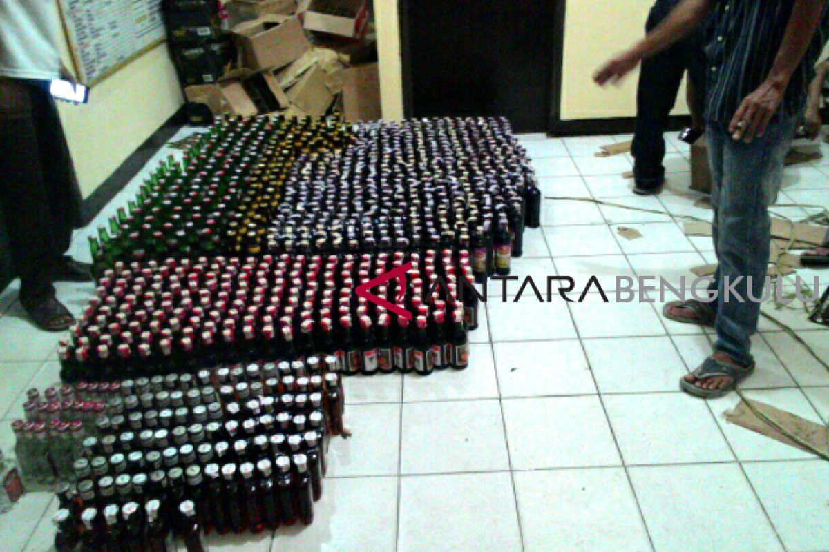 Polisi Bengkulu Selatan sita ribuan minuman beralkohol