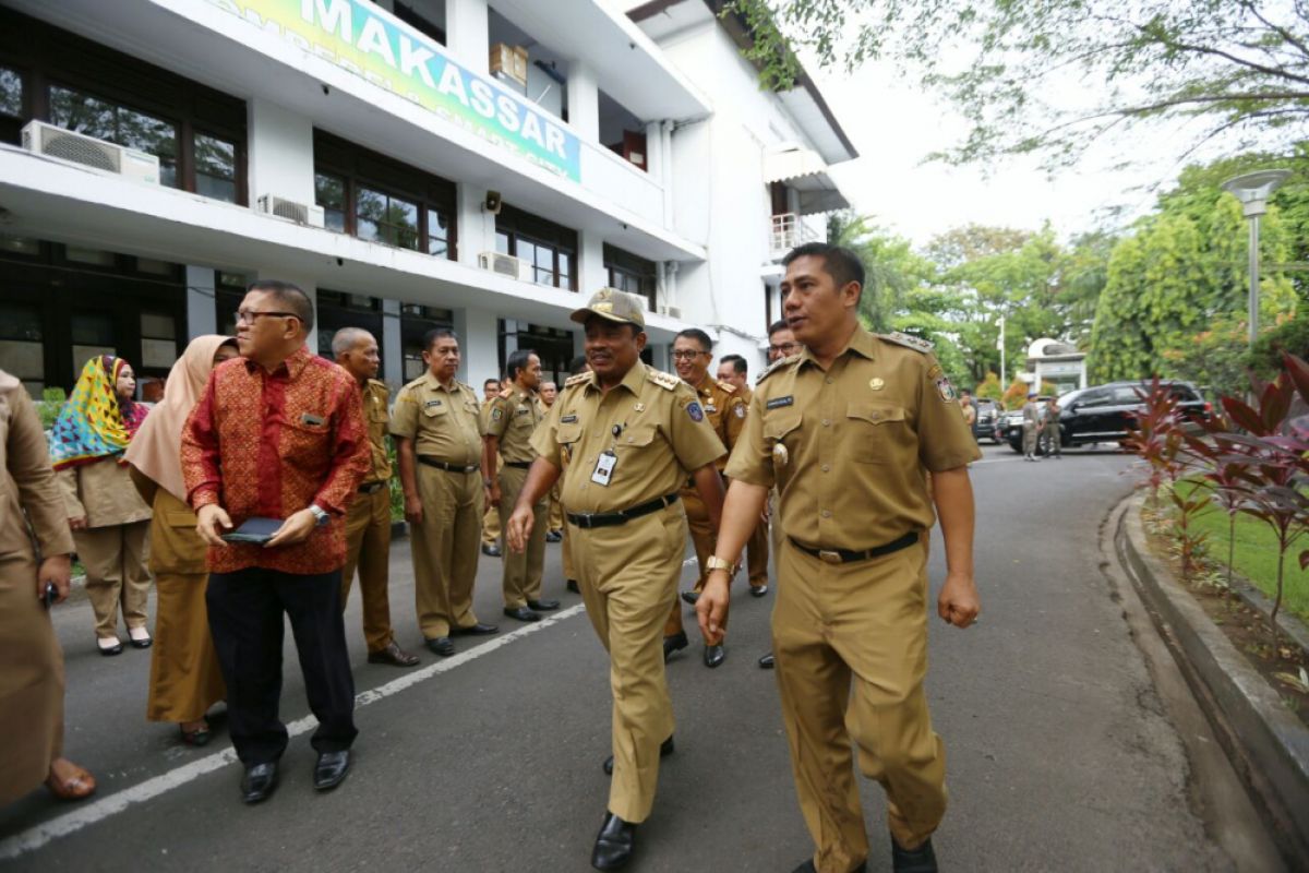 Gubernur Sulsel ingatkan ASN jangan sebar hoax