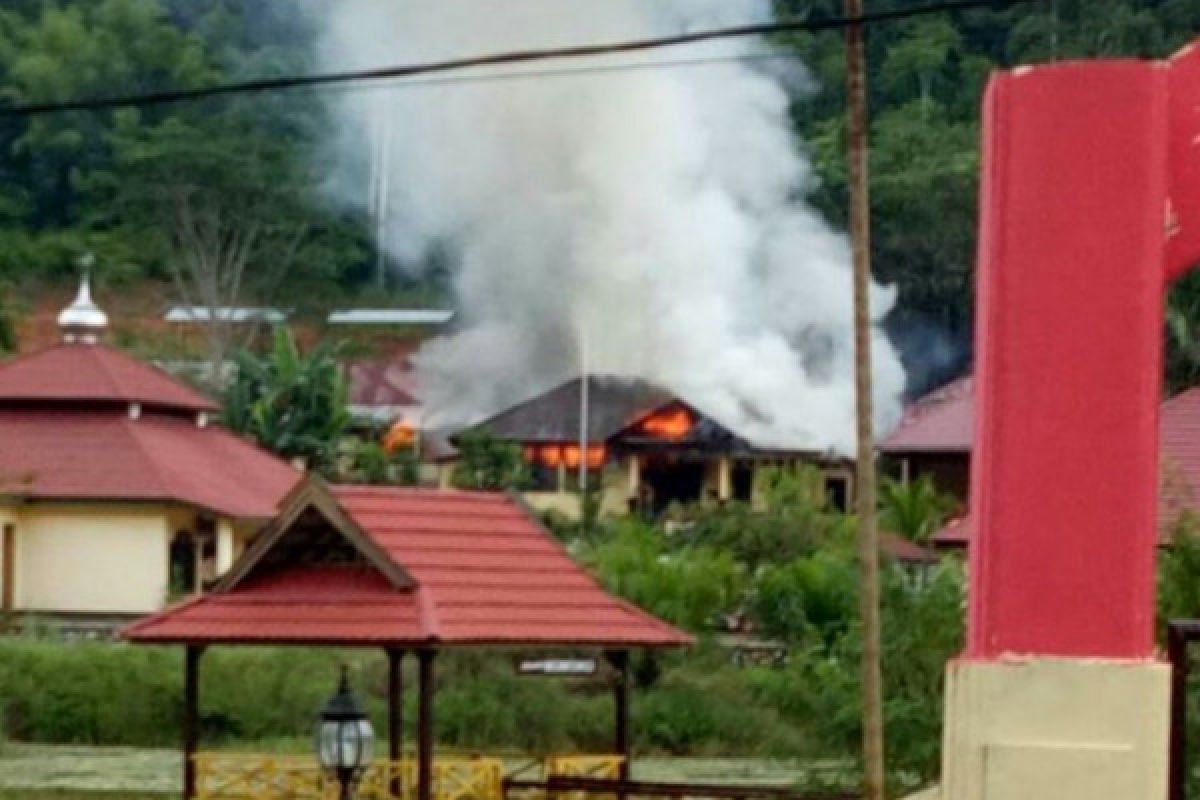 Rumah dinas Kapolres Morowali musnah terbakar