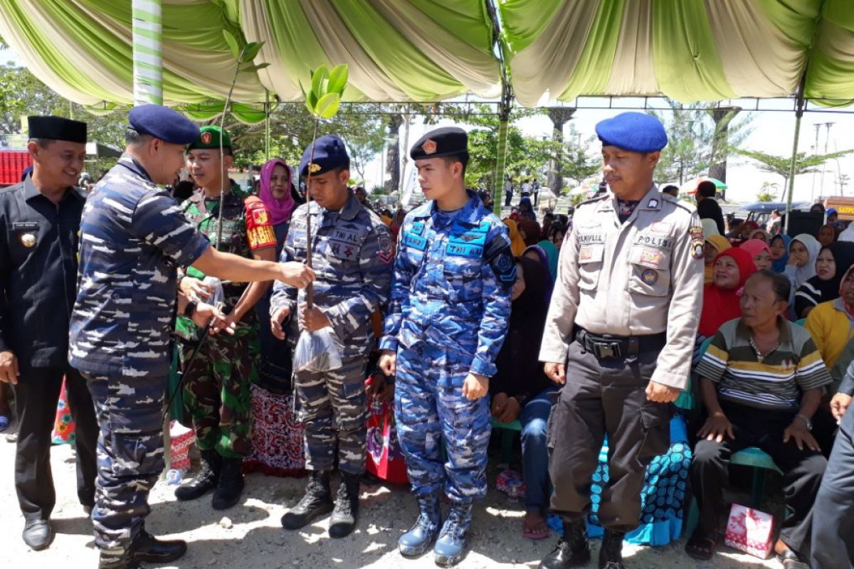 TNI AL Bakti Sosial di Pesisir Timur Pohuwato