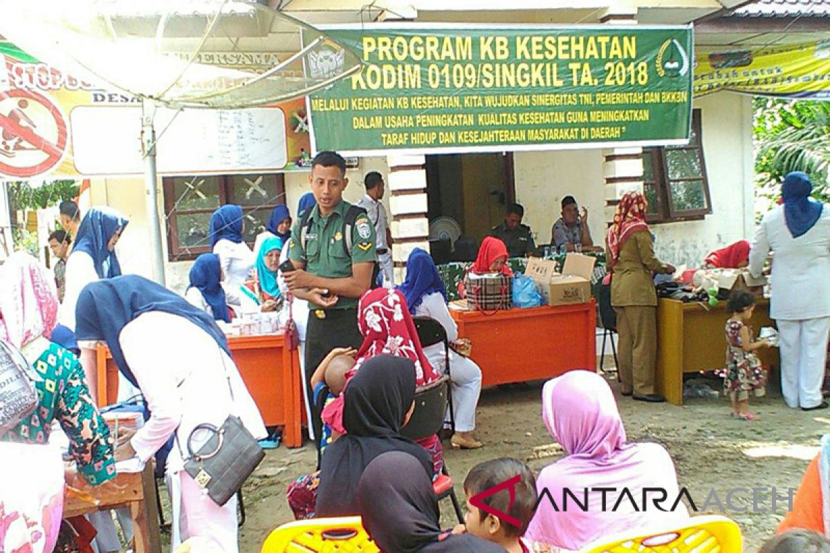 TNI gelar pengobatan gratis di desa tertinggal