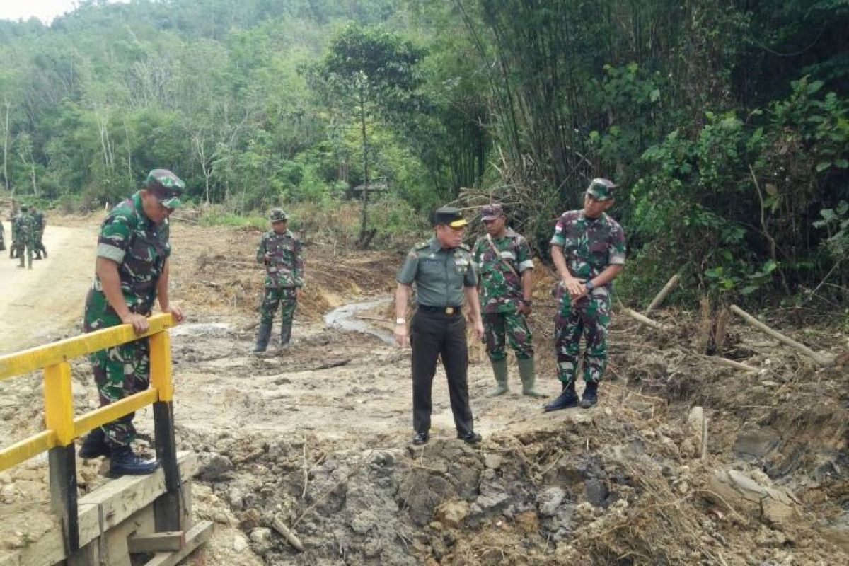 Tim Wasev tinjau pencapaian akhir TMMD di Noyan