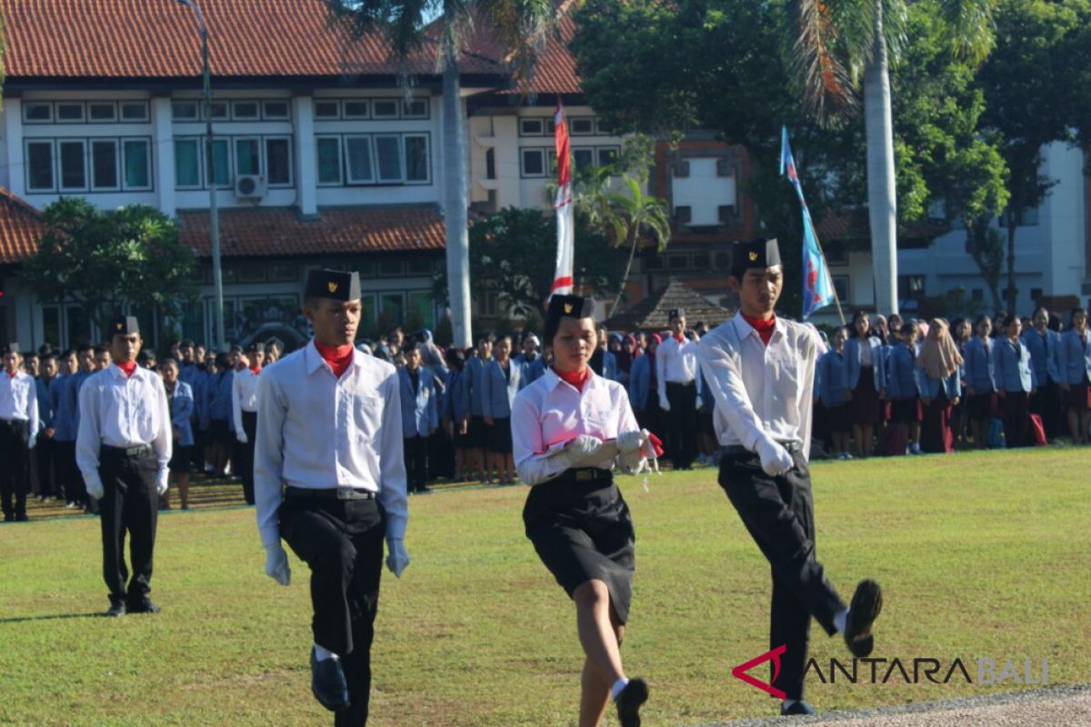 Tingkatkan disiplin, FIP Undiksha gelar upacara rutin