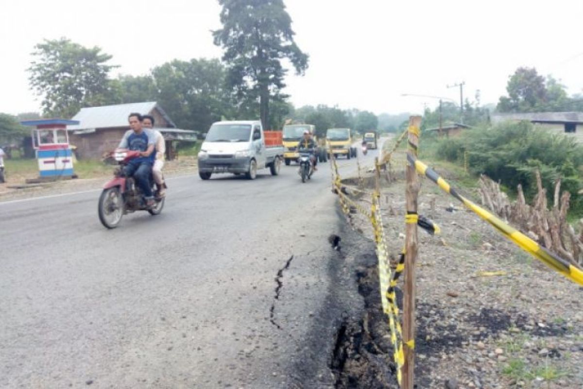 Longsor ancam Jalintim Sumatera di Bayung Lencir