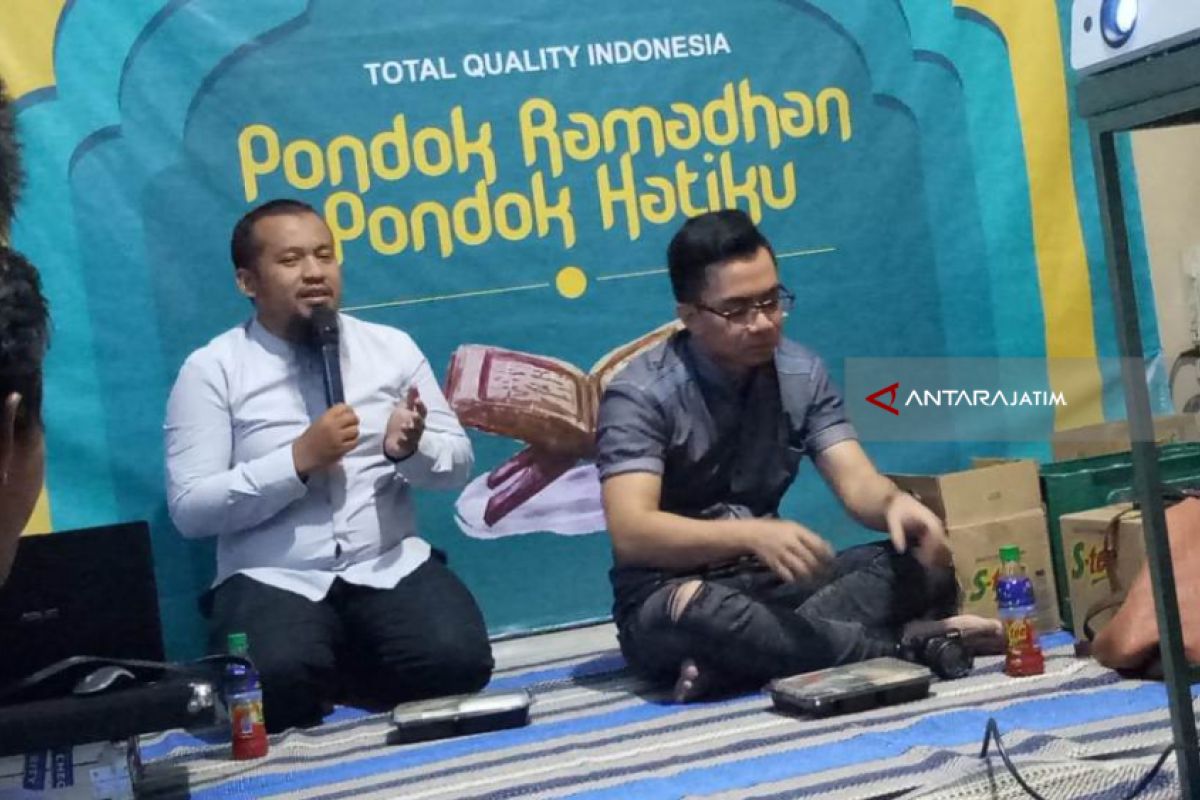 Johan Yan Gratiskan Haji 8 Karyawan Muslim