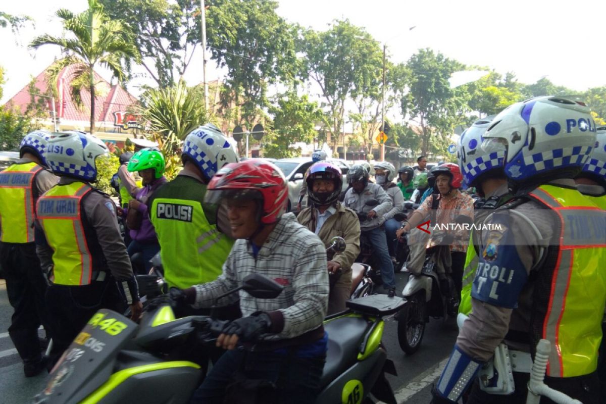 11 Ribu Pengendara Terjaring Operasi Patuh Semeru di Surabaya (Video)
