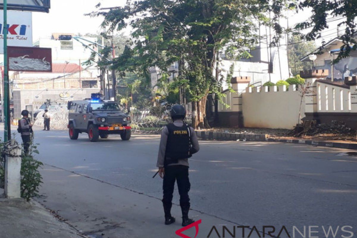 Enam kantong jenazah tiba di RS Polri