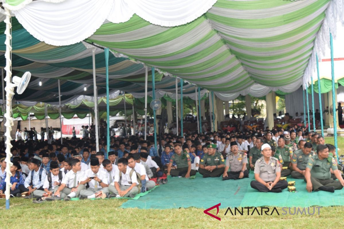 Ribuan masyarakat Labuhanbatu hadiri Isra Miraj di Lapangan Ika Bina