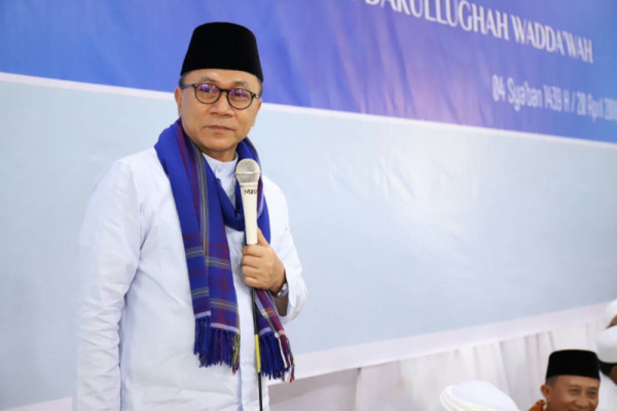 Zulkifli Hasan: lawan teroris dengan saling menguatkan