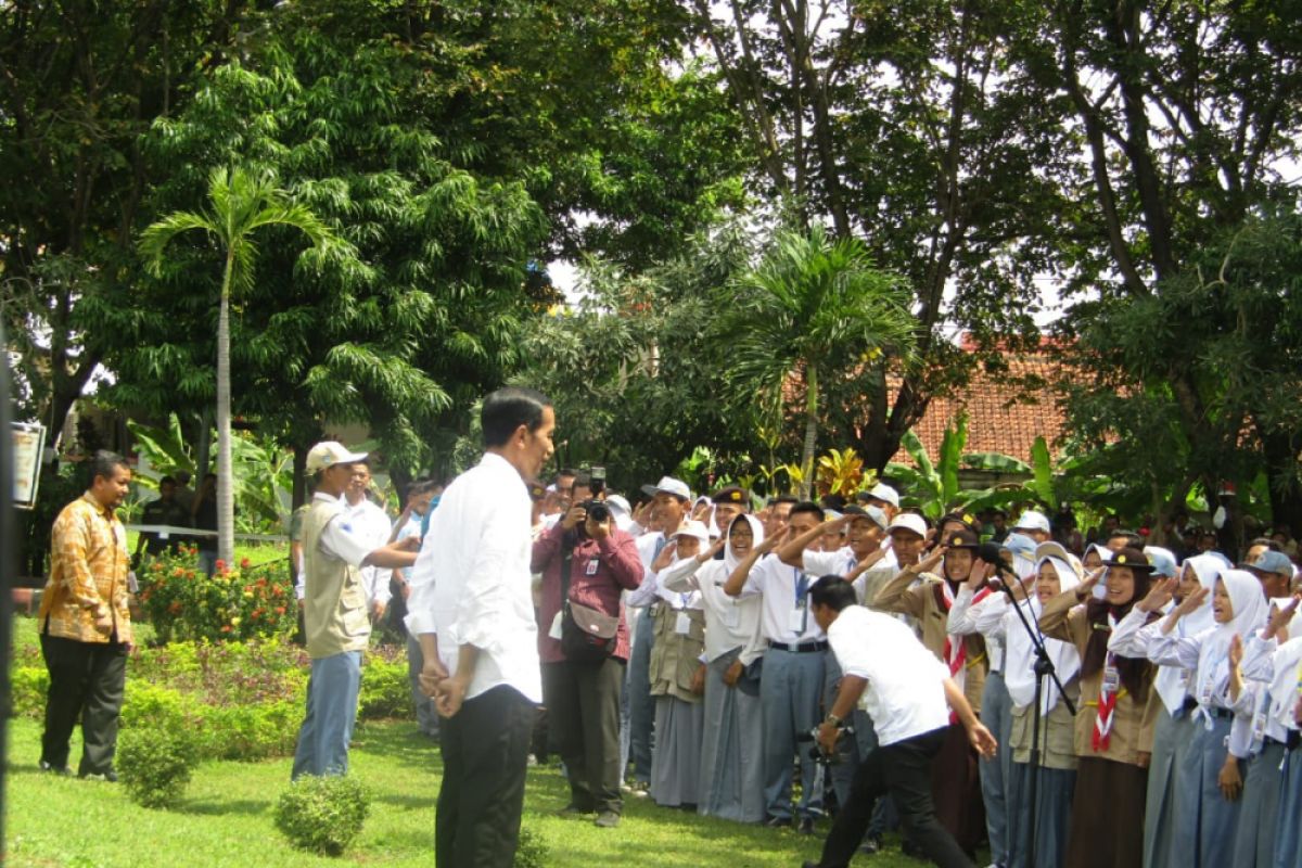 Siswa penderita buta warna mengeluh kepada Presiden Jokowi