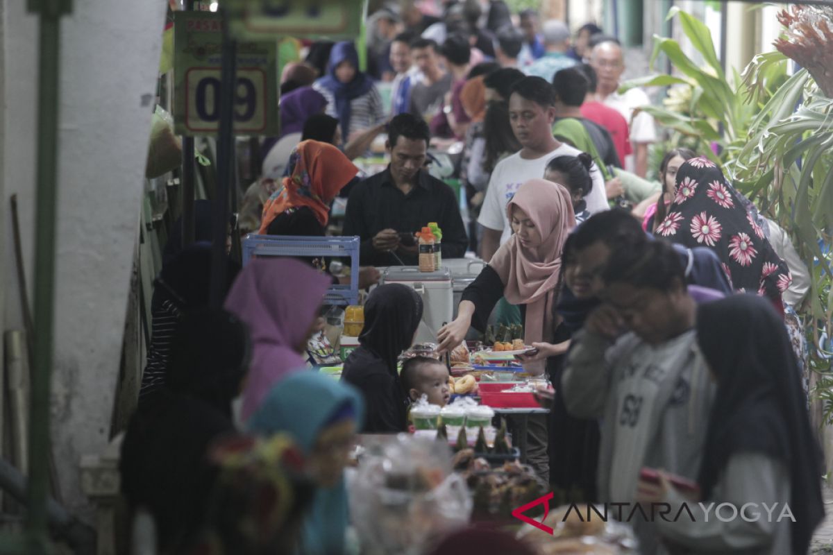 Pasar Ramadhan Kauman ajang wisata kuliner