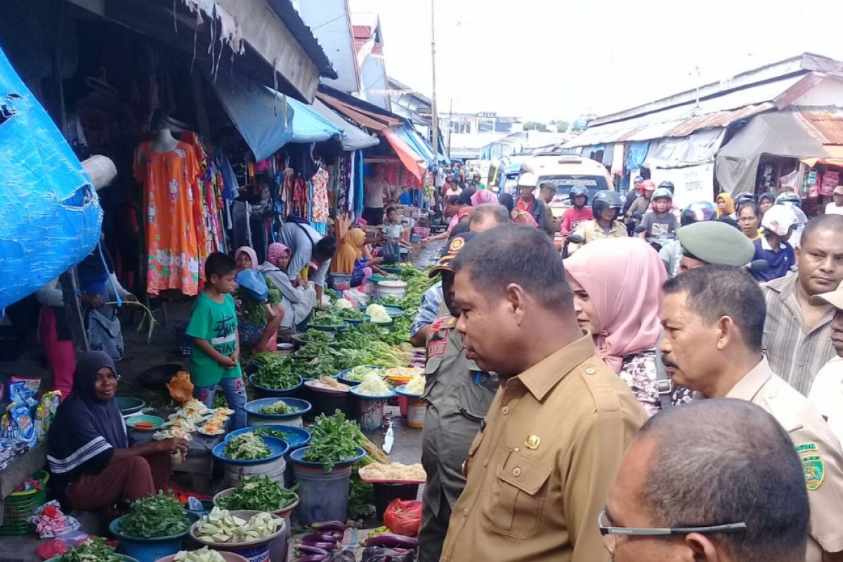 Wali kota Tual tinjau pasar Masrum