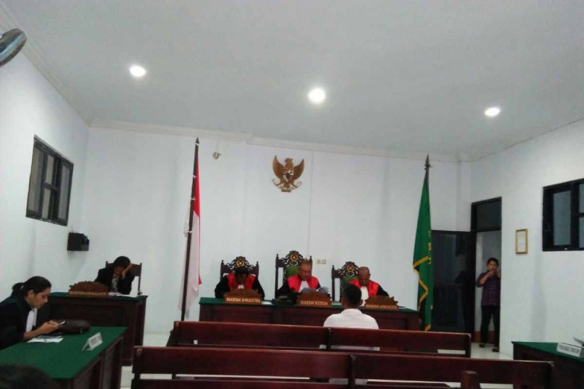 Hakim vonis pengguna narkoba dua tahun penjara