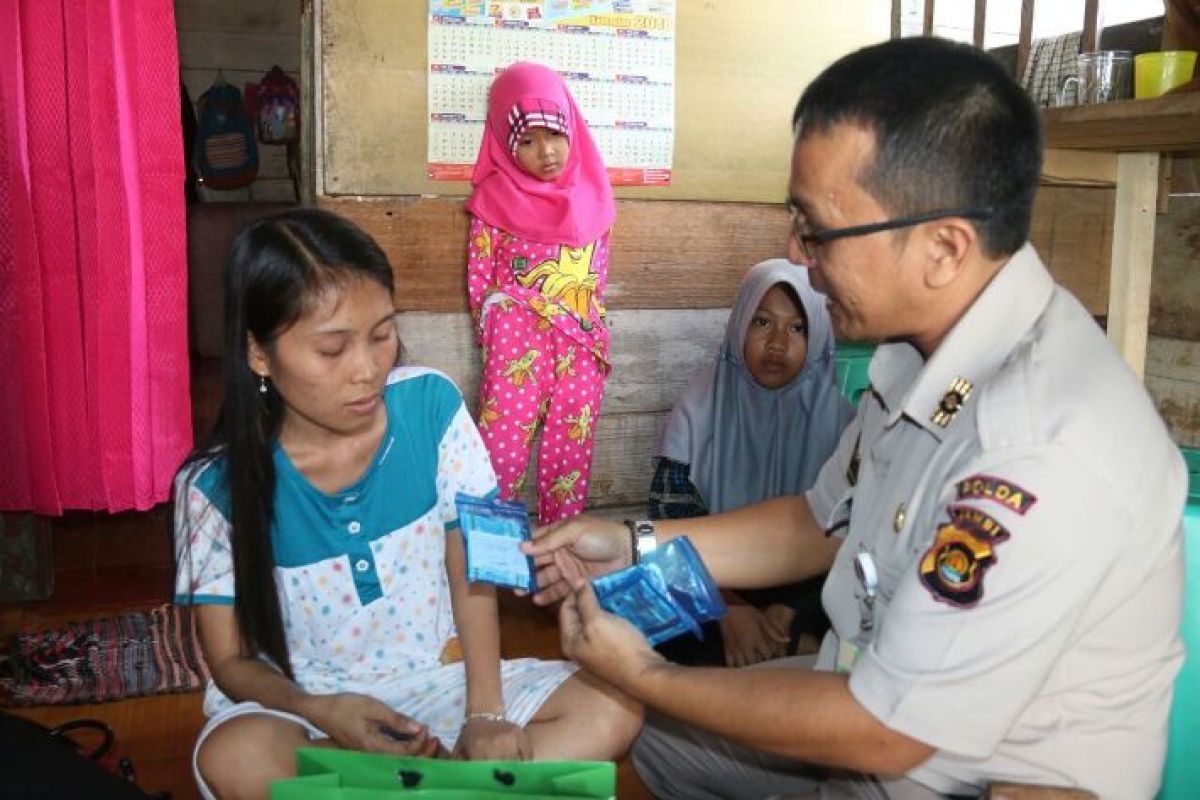 Kapolda Jambi bantu gadis cilik tulang punggung keluarga