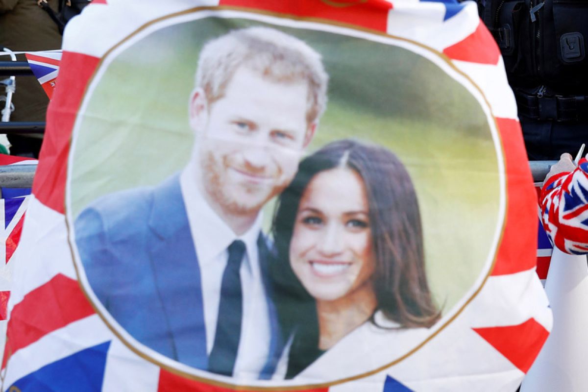 Harry and Meghan`s wedding to blend royal tradition with Hollywood glamour