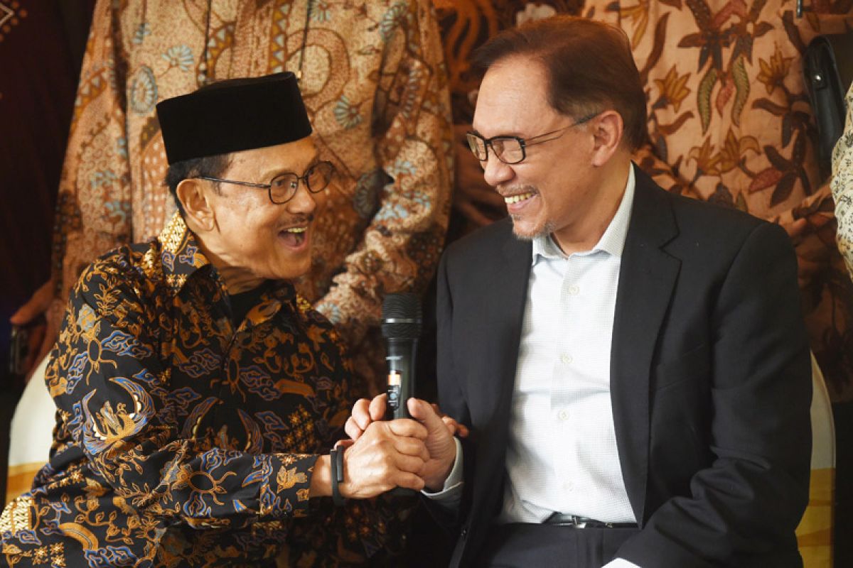 Anwar Ibrahim comes to Jakarta at Habibie`s invitation