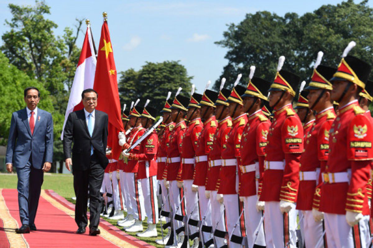 Presiden Jokowi sambut kedatangan PM Li
