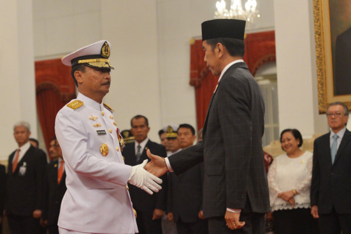 President installs new chief of naval staff