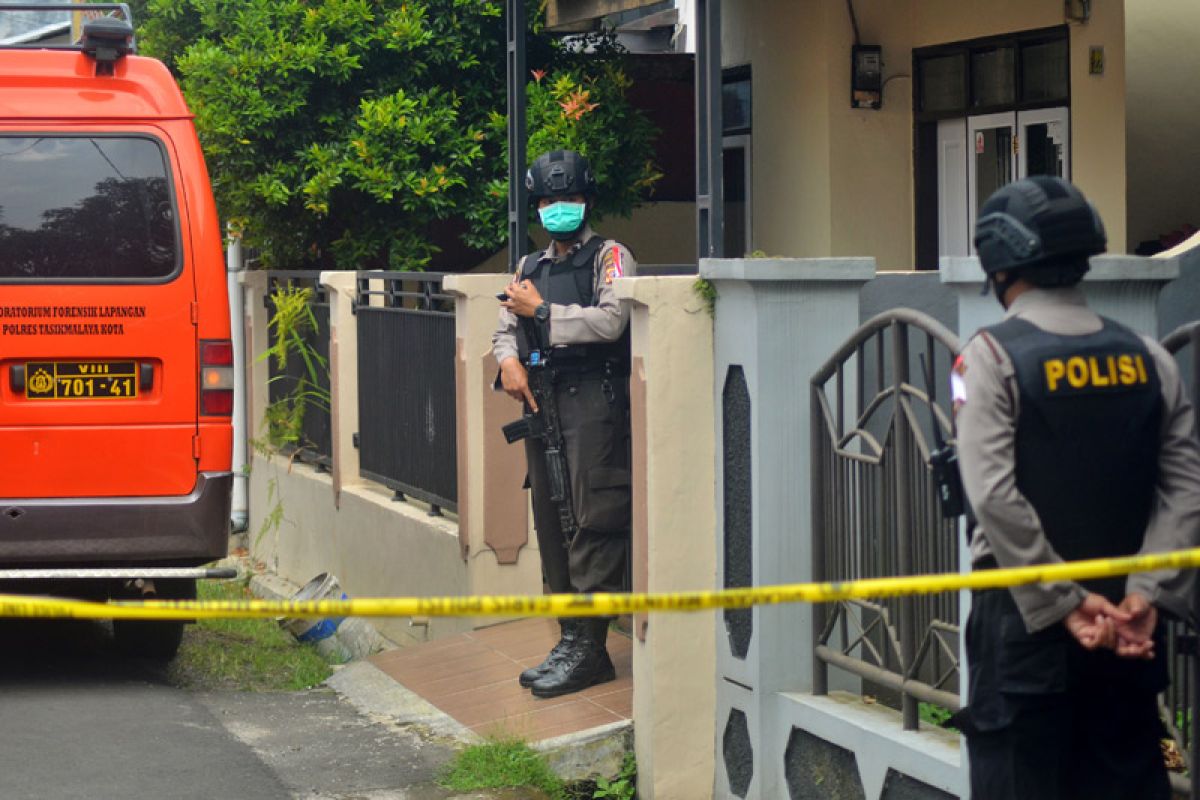 Densus geledah rumah terduga teroris di Karanganyar