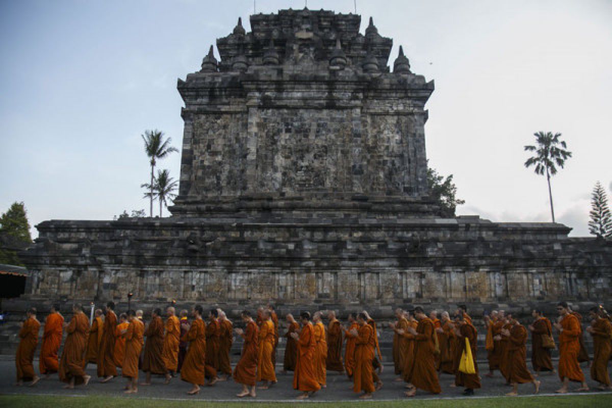 Air berkah Waisak tiba di Candi Mendut