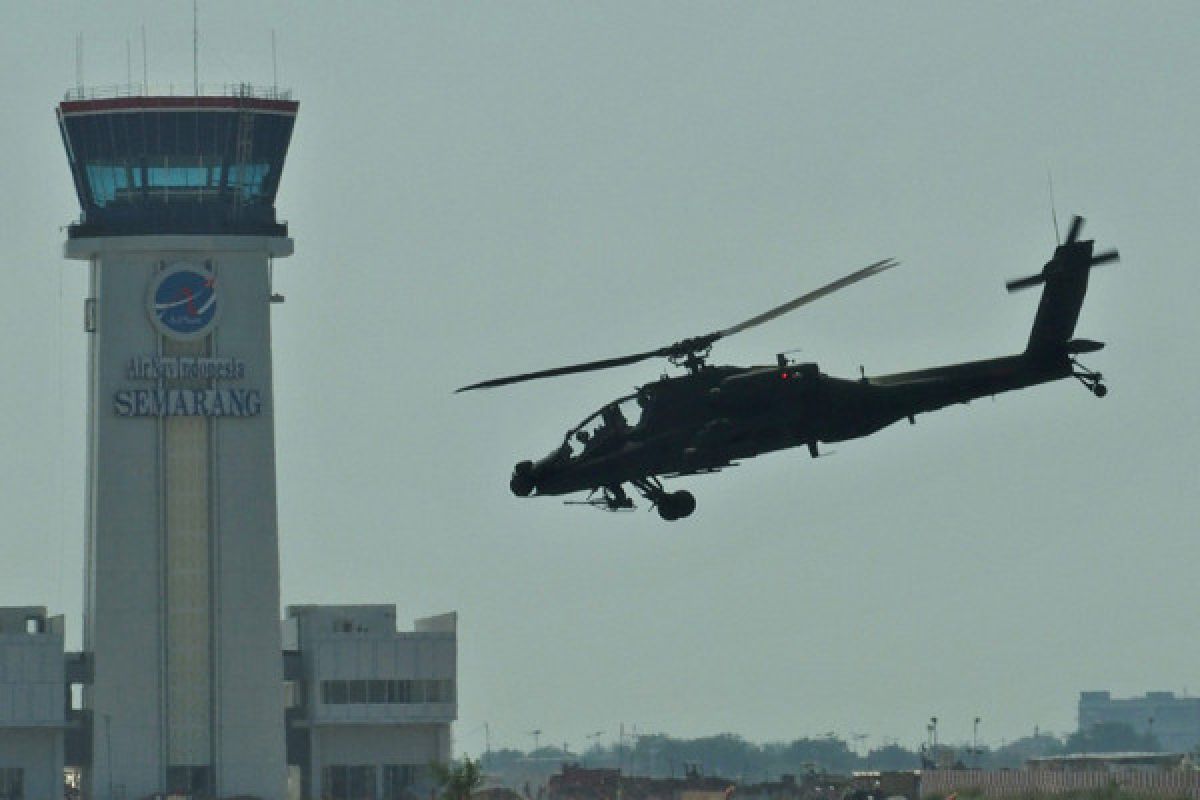 Instruktur pilot AH-64E Apache Guardian TNI AD sedang disiapkan