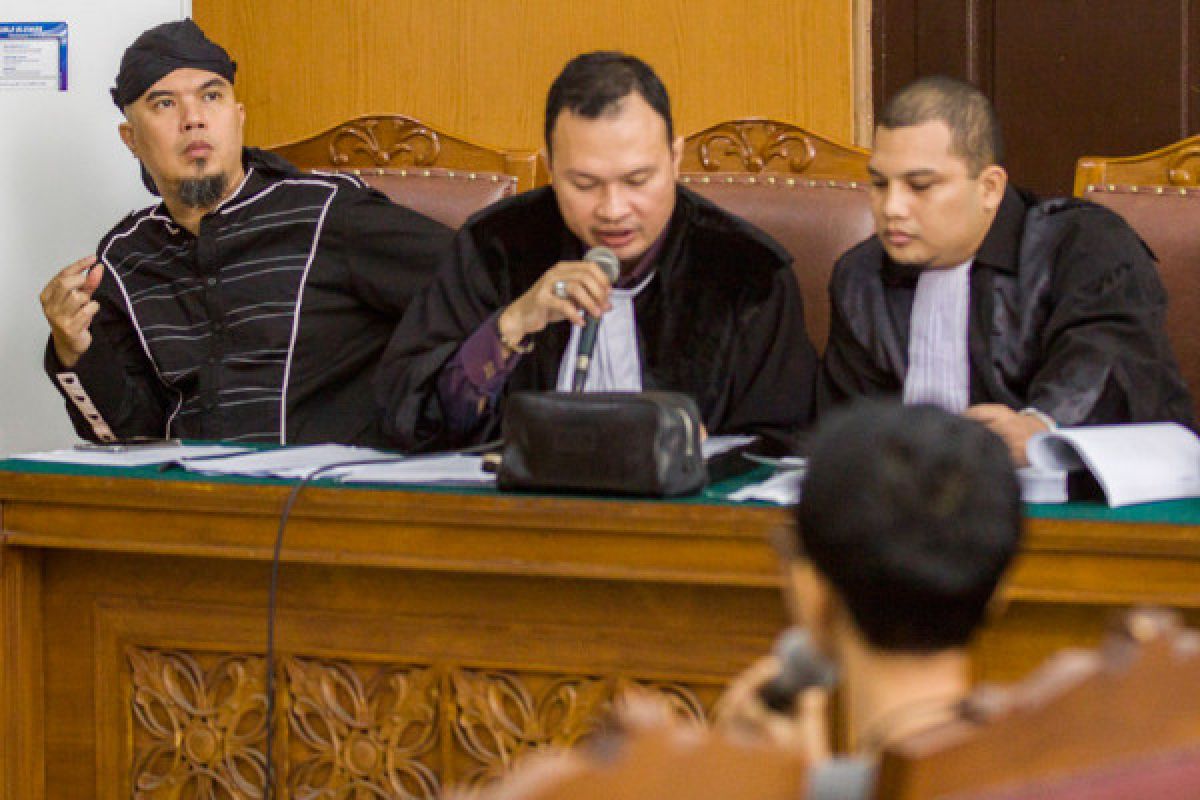 Sidang ujaran kebencian Ahmad Dhani ditunda