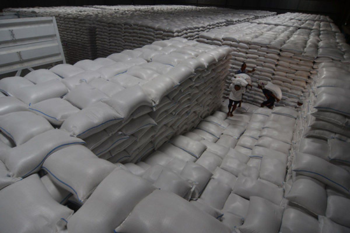 Bekasi cadangkan 5 ton beras jelang Idul Fitri