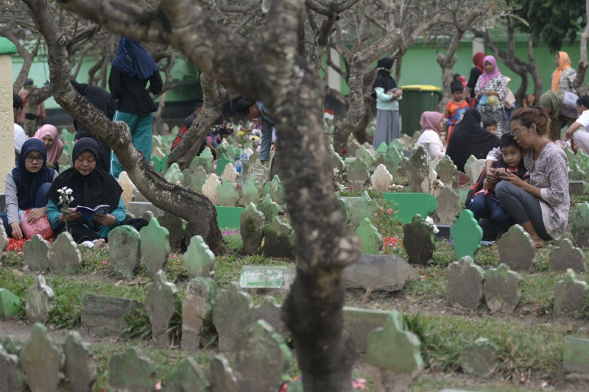 Jelang Ramadan, Wagub Banten ziarah kubur